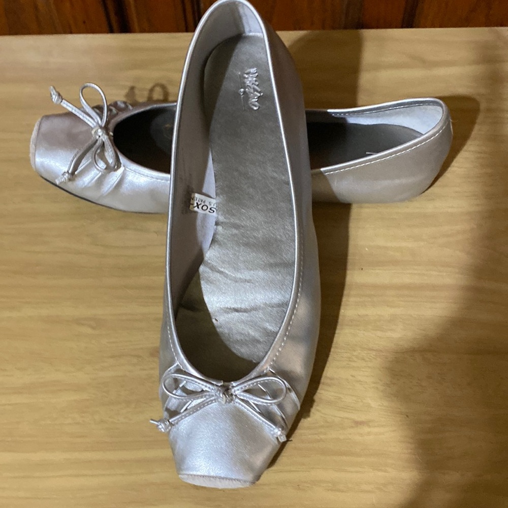 Mossimo Silver Ballet Flats size 9